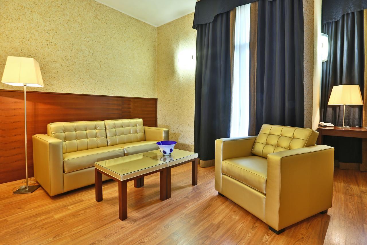 Central Park Hotel Modène Extérieur photo